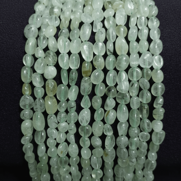 Amorf Doğal Prehnit Taşı Dizi – 35 cm, 50 Adet Taş