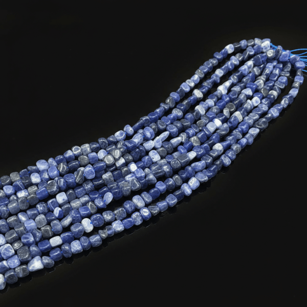 Amorf Doğal Sodalit Taşı Dizi – 35 cm Doğal Taş