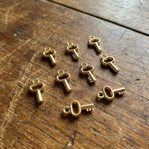 Mini Metal Anahtar Figürlü Takı Malzemesi (1,5 - 2 cm) - 1 Adet