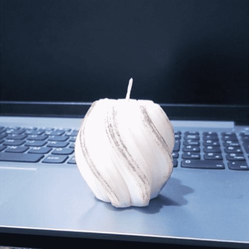 Burgu Desenli El Yapımı Soya Wax Mum – Doğal, Zararsız ve Dekoratif