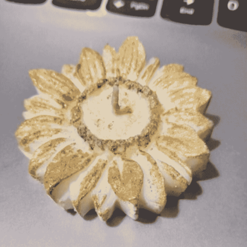 Ay Çiçeği Desenli El Yapımı Soya Wax Mum – Doğal, Zararsız ve Estetik Dokunuş